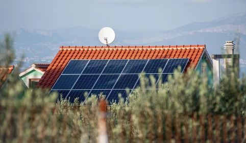 Fotowoltaika obowiązkowa na dachach