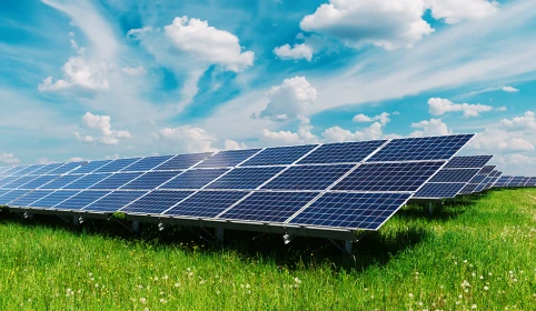 Przełom w fotowoltaice – singlet fission może podnieść efektywność paneli