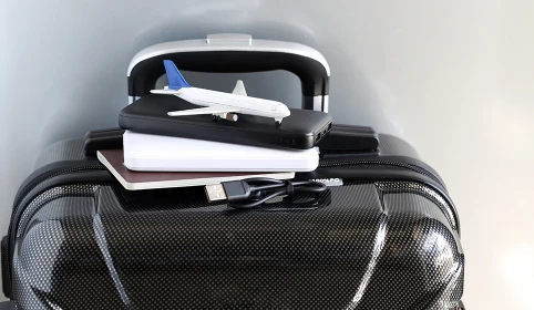 Elektronika i baterie w samolocie poradnik