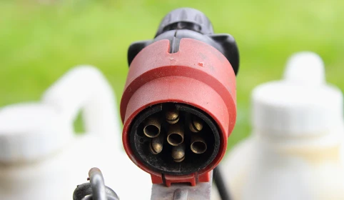 Jak podłączyć gniazdo do przyczepy samochodowej?