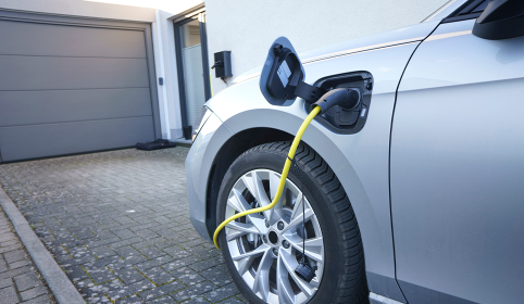 Ile energii tracimy przy ładowaniu aut elektrycznych