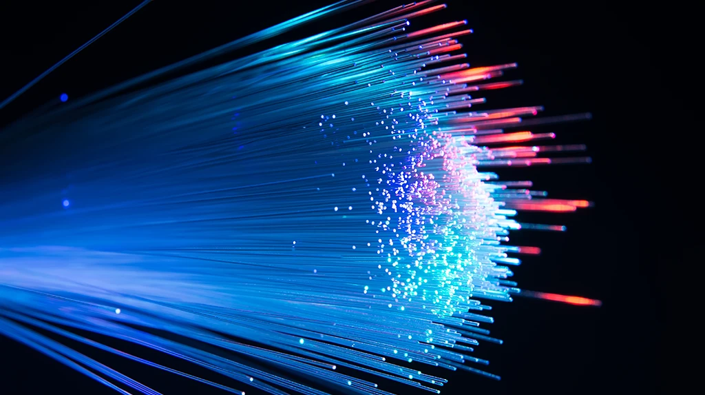 430 Terabitów na sekundę. Standardowy światłowód, nadludzka wydajność