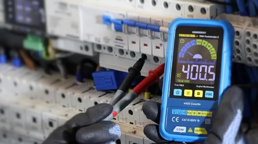 Technologia True RMS i normy KAT III  - zapewnia pomiary bez błędu