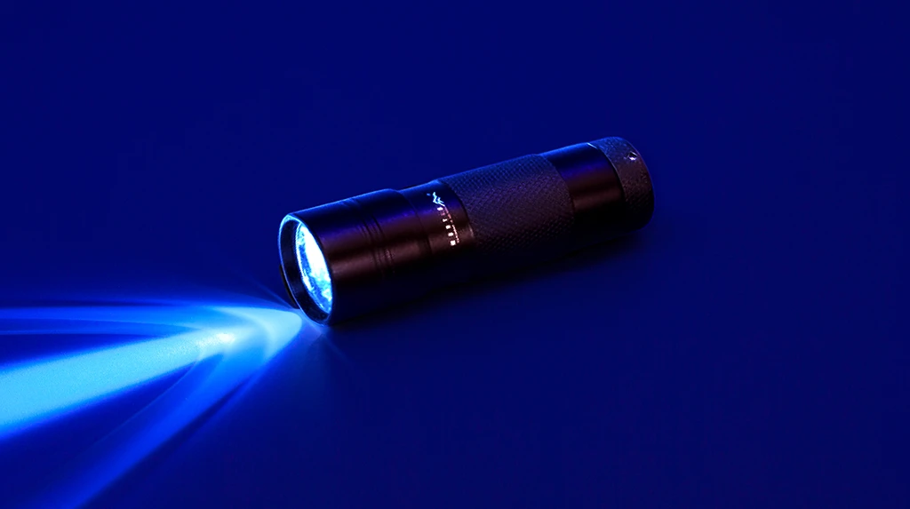 Latarka UV Montis MT156