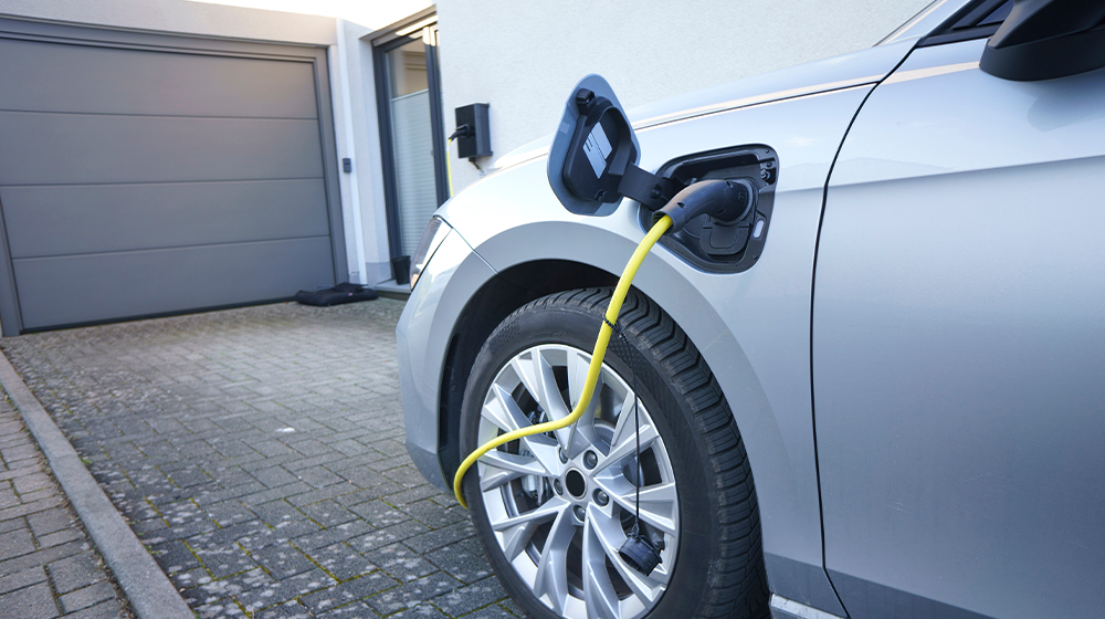 Ile energii tracimy przy ładowaniu aut elektrycznych