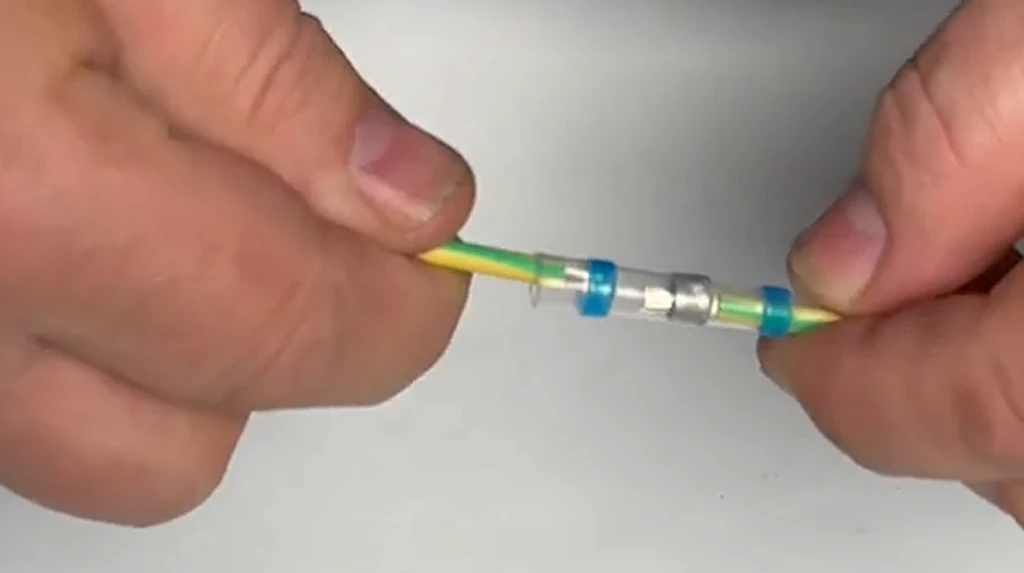 Jak połączyć przecięty kabel? 🤔