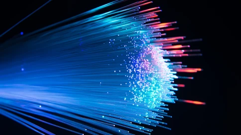 430 Terabitów na sekundę. Standardowy światłowód, nadludzka wydajność