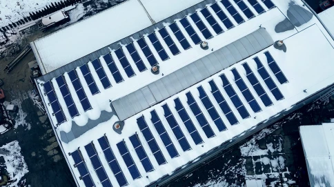 Mróz nie zabija baterii tylko ją „zamraża” - co powoduje nagłe awarie?