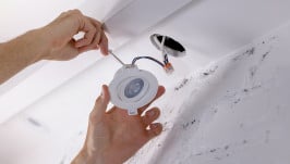 Jak podłączyć uziemienie w lampie? Kompleksowy przewodnik bezpieczeństwa