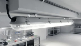Mocne światło do trudnych warunków – oprawy hermetyczne Lange Light