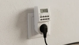 Brennenstuhl BAT DZ 20 – tygodniowy programator czasowy do prostych automatyzacji