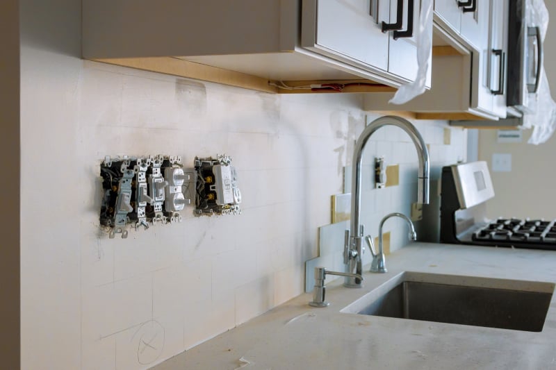 Wiele osób uważa, że instalacja w kuchni jest najbardziej problematyczna i skomplikowana.